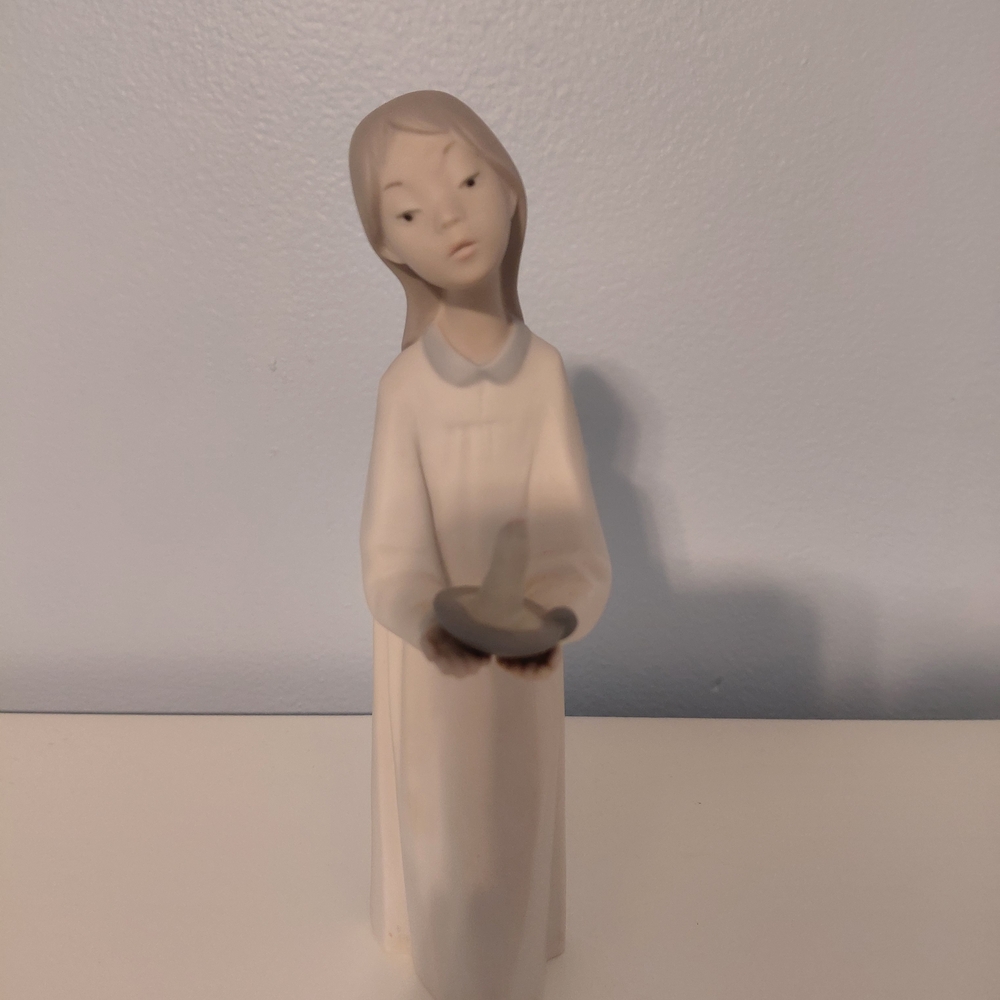 Lladro Girl with candle #4868